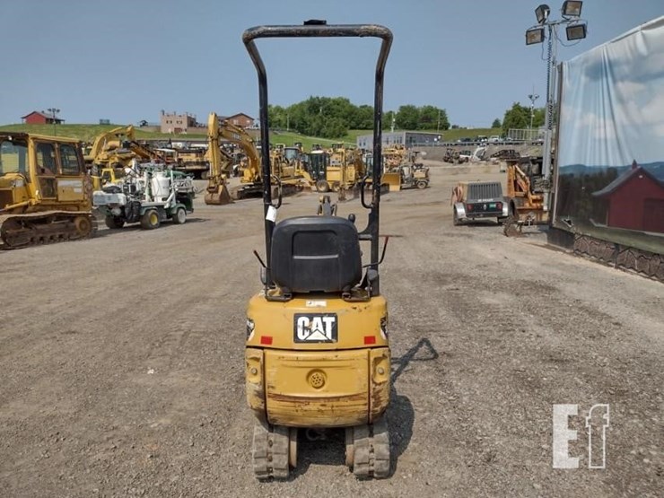 2012-caterpillar-300.9d-image-4