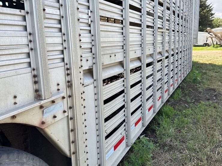 1981-wilson-livestock-trailer-image-13