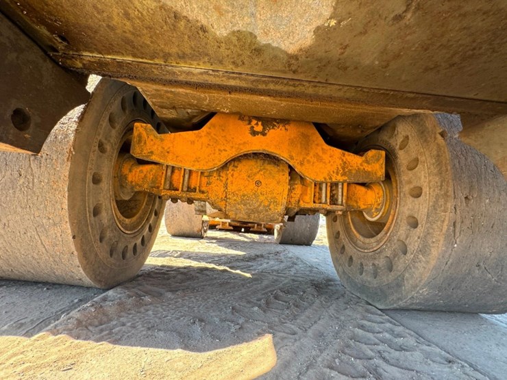 2011-liebherr-l586-image-43