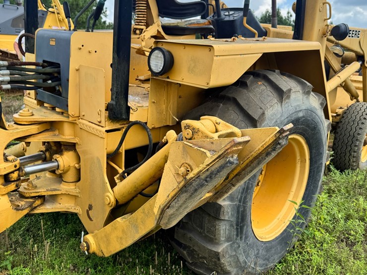 john-deere-back-hoe-image-13