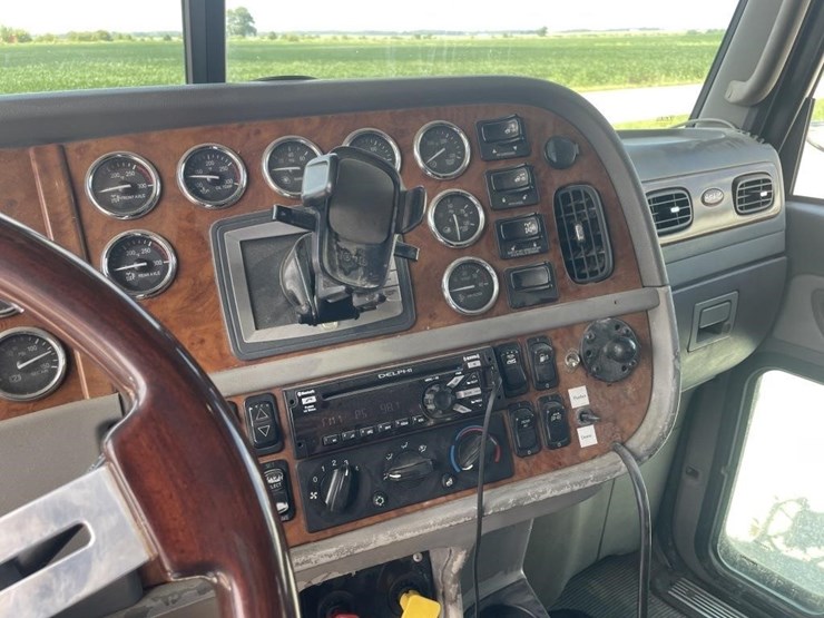 2007-peterbilt-388-image-22