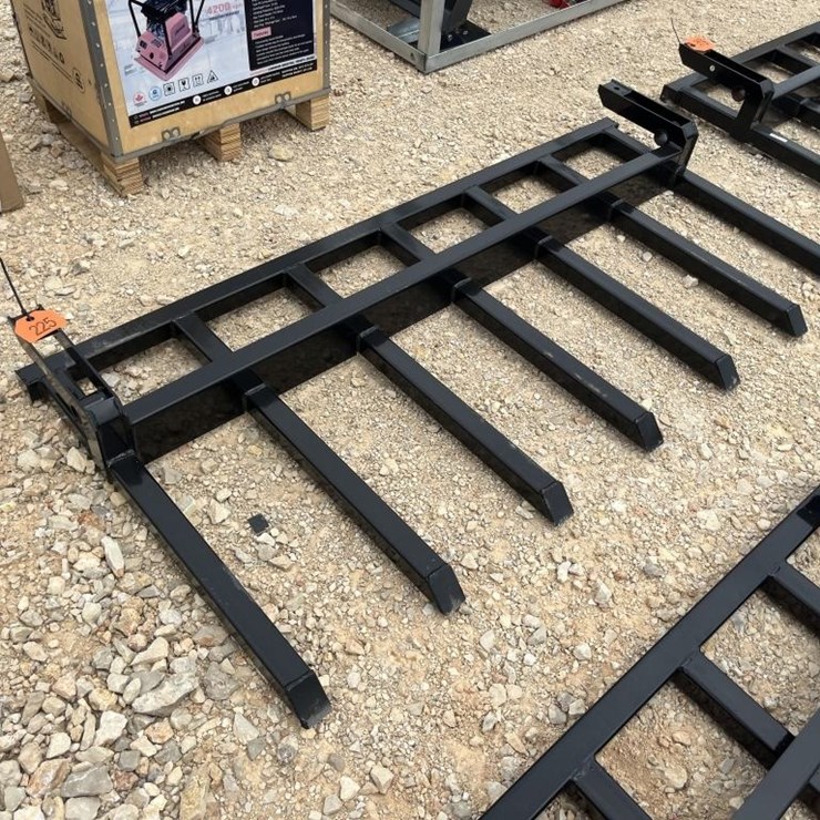 Wolverine 67" Pallet Forks w/ 7 Teeth