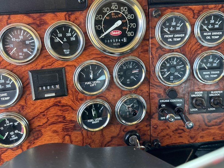 1999-peterbilt-379-image-36