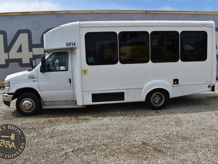 2014-ford-e350-image-6