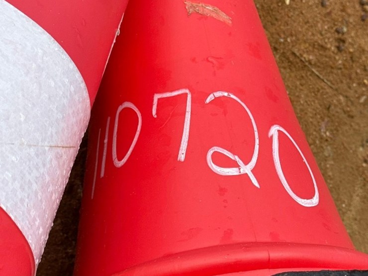 166---60-highway-safety-cones-image-3
