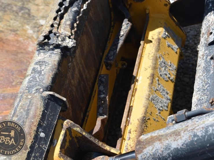 2019-deere-325g-image-34