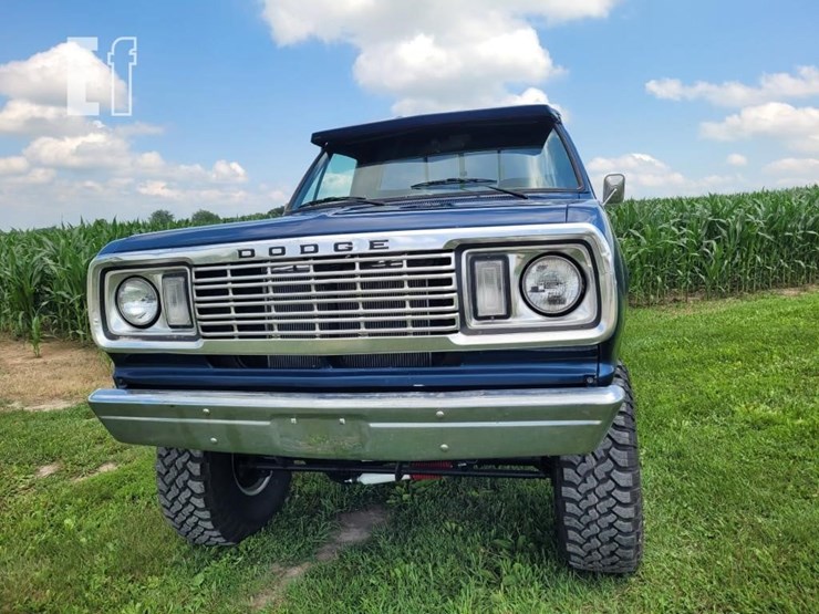 1977-dodge-power-wagon-image-3