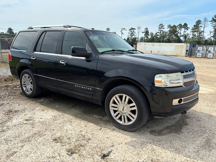 2009-lincoln-navigator-image-2