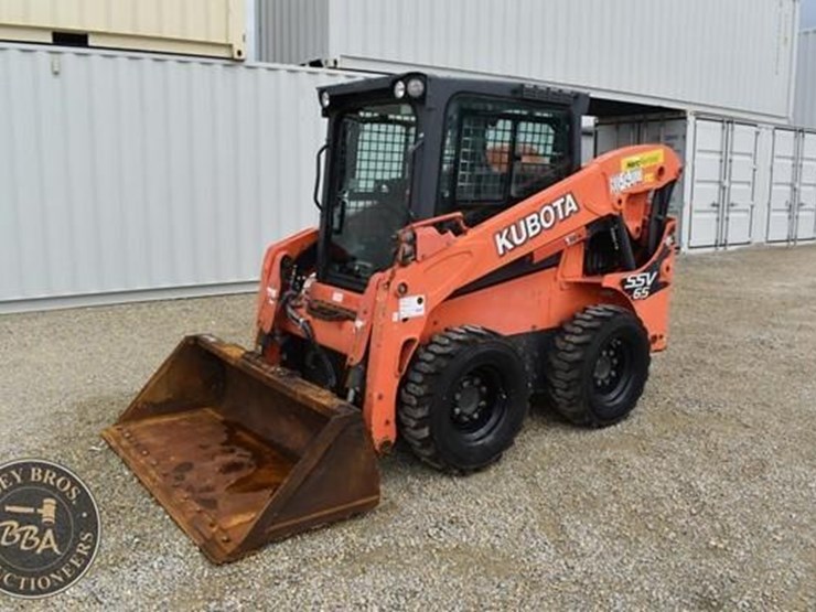 2017-kubota-ssv65-image-1