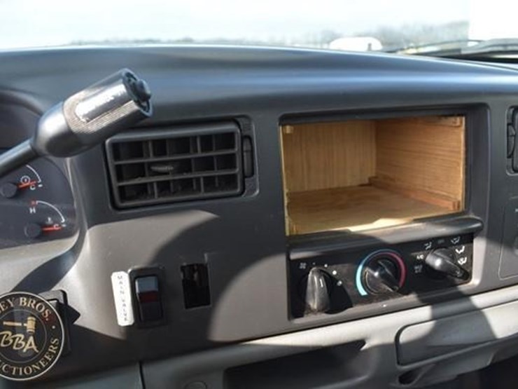 2003-ford-f550-image-38