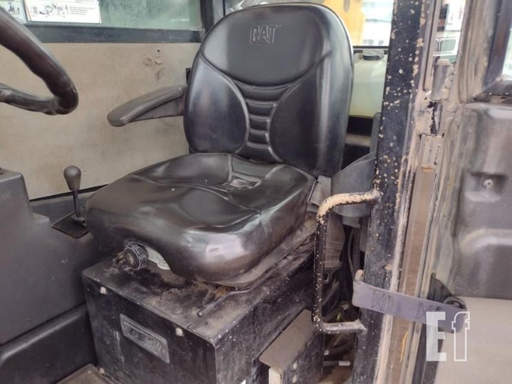 2015-caterpillar-tl943c-image-12