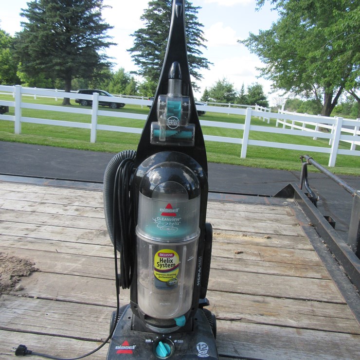#8883 • Bissell Vacuum Clean View Helix