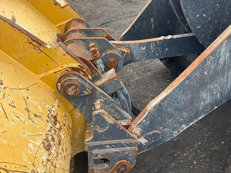 2019-deere-624l-image-11