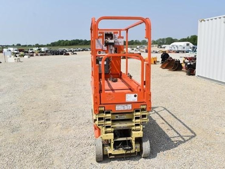 2016-jlg-1930es-image-6