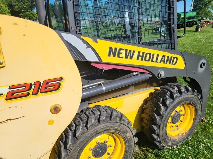 2014-new-holland-l216-image-16