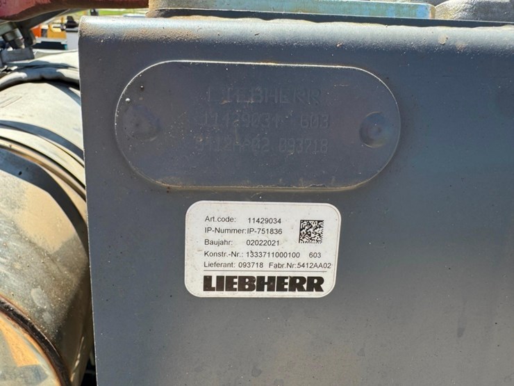 2021-liebherr-l556-image-53