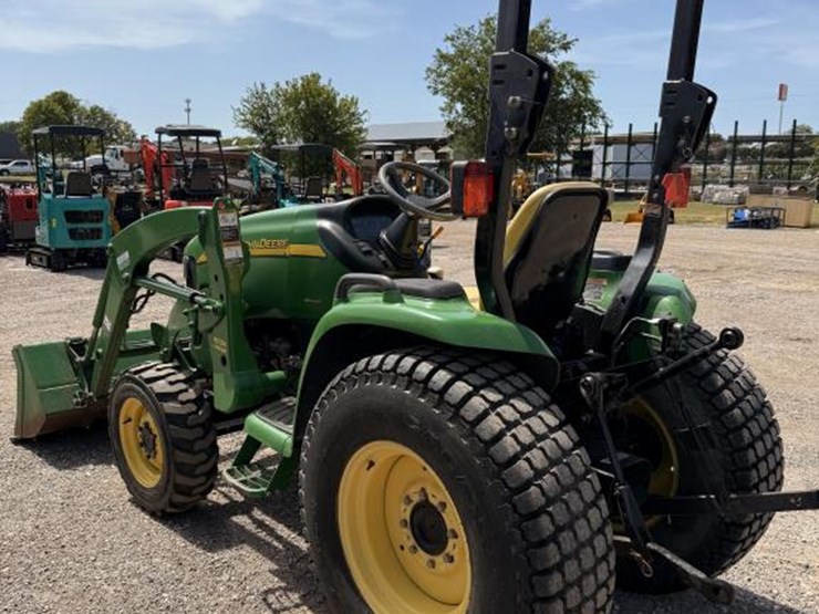 john-deere-3520-image-3