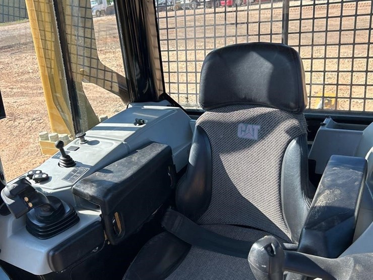 2018-caterpillar-d6n-xl-image-44