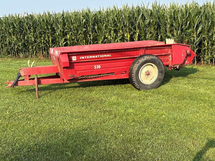 ih-530-single-axle-manure-spreader-image-1