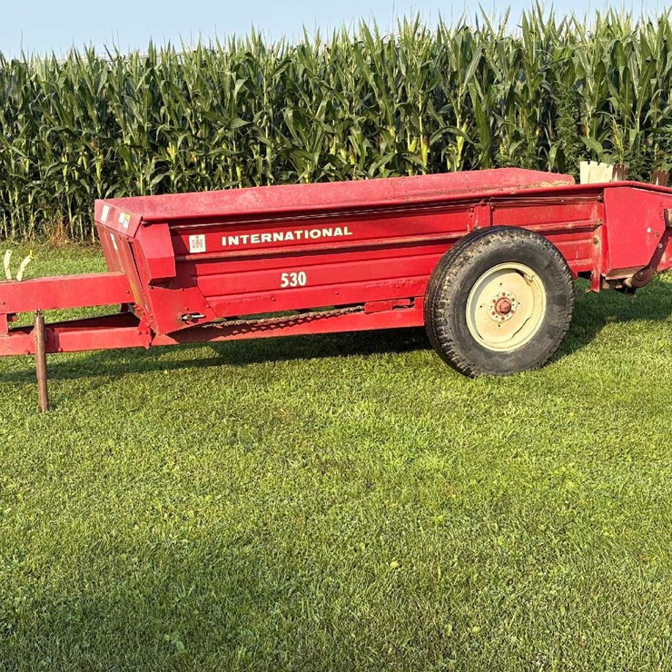IH 530 single axle manure spreader