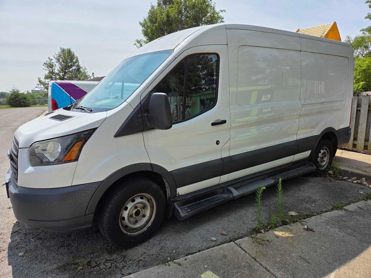 2016-ford-transit-t-250-van-image-1
