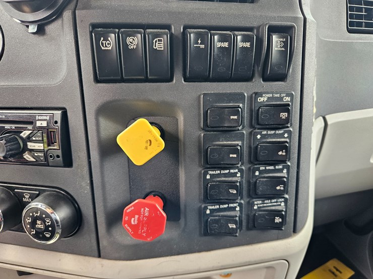2018-peterbilt-579-image-64