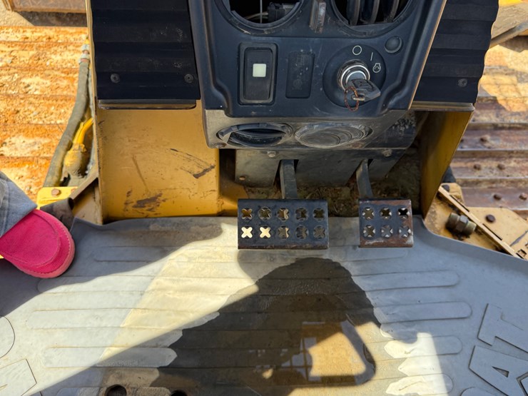 caterpillar-d3g-lgp-image-28