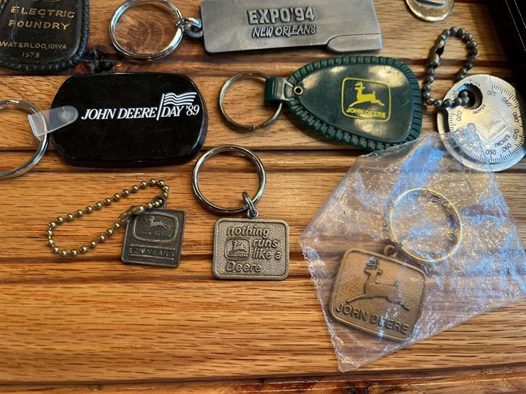 john-deere-keychains-image-4