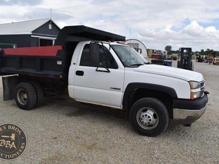 2005-chevrolet-3500-image-10