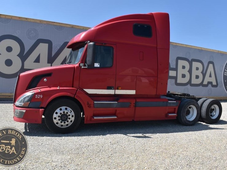 2005-volvo-vnl64t670-image-4