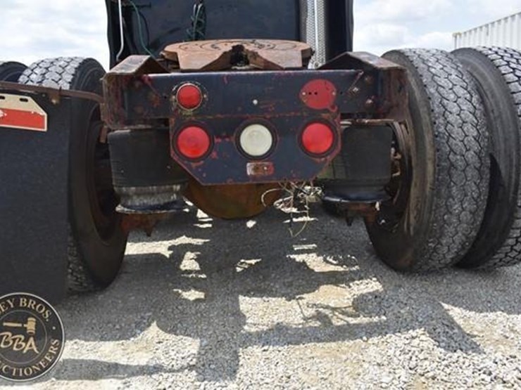 1997-freightliner-century-120-image-30