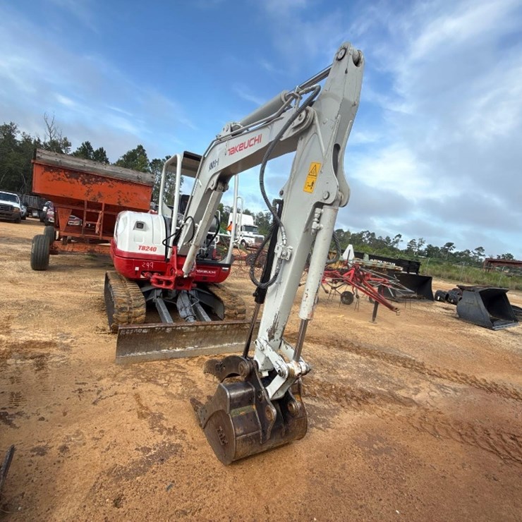 2024 TAKEUCHI TB240
