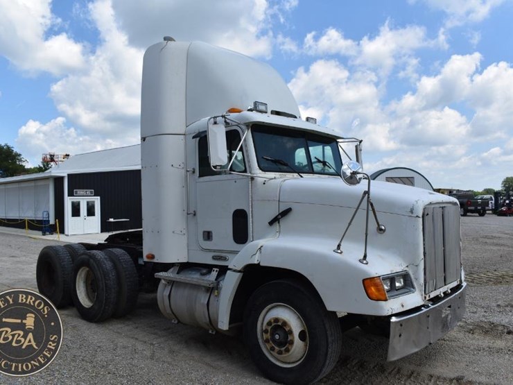 1999-freightliner-fld112-image-21
