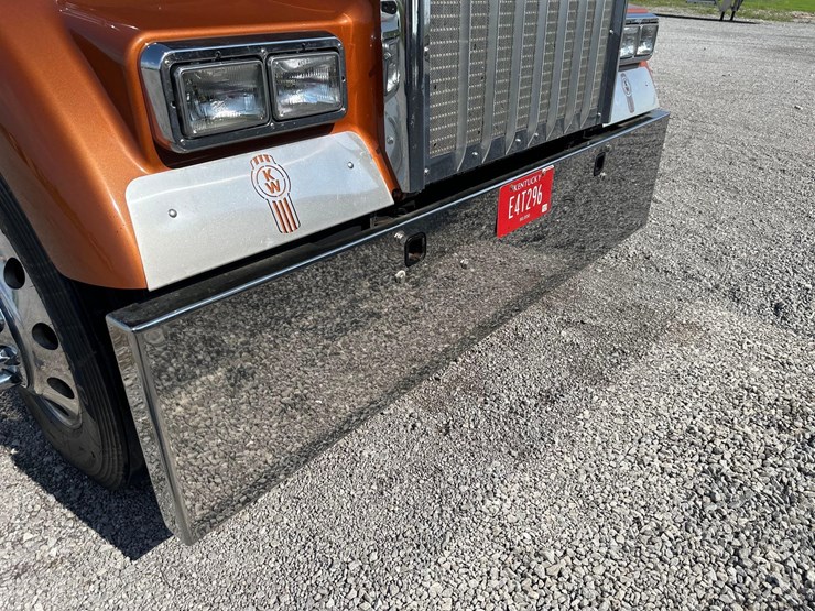 2019-kenworth-w900l-image-11