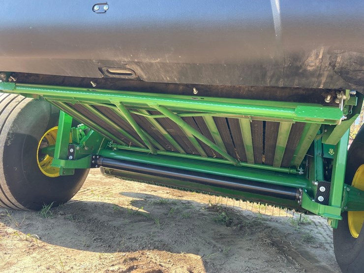 2023-john-deere-560m-image-23