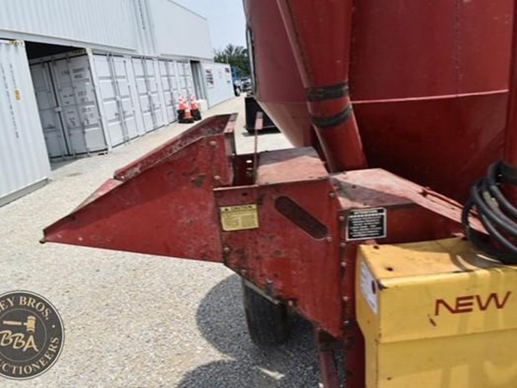 new-holland-353-image-34