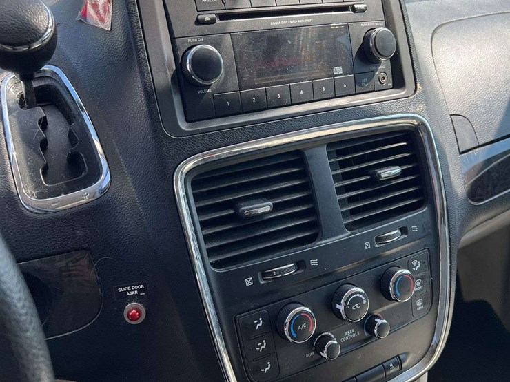 2012-dodge-grand-caravan-image-19