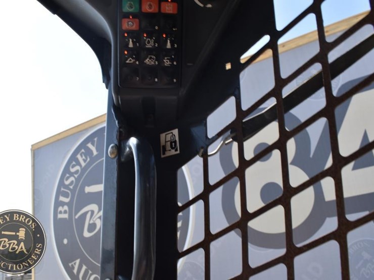 2019-deere-325g-image-59