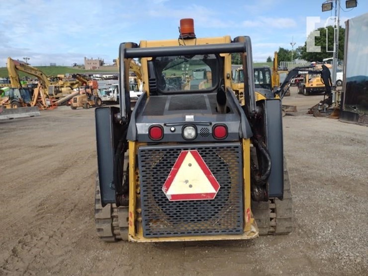deere-323d-image-4
