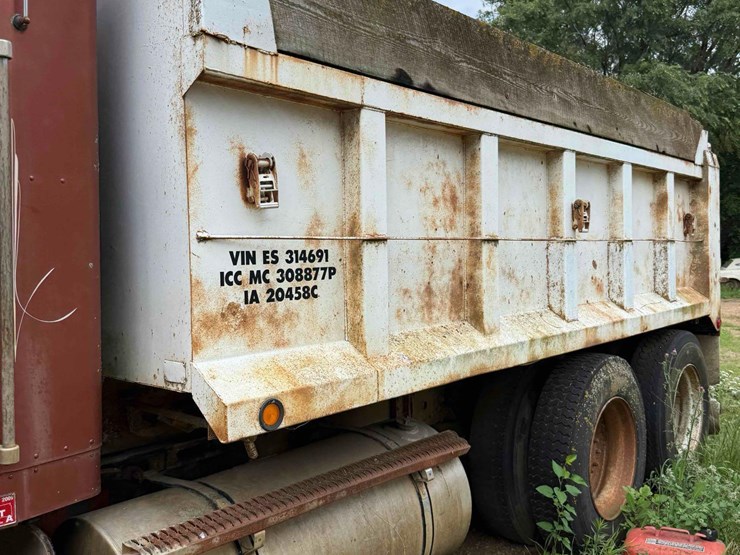 1983-kenworth-w900-image-3