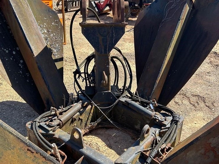 holt-excavator-tree-spade-attachment-image-6