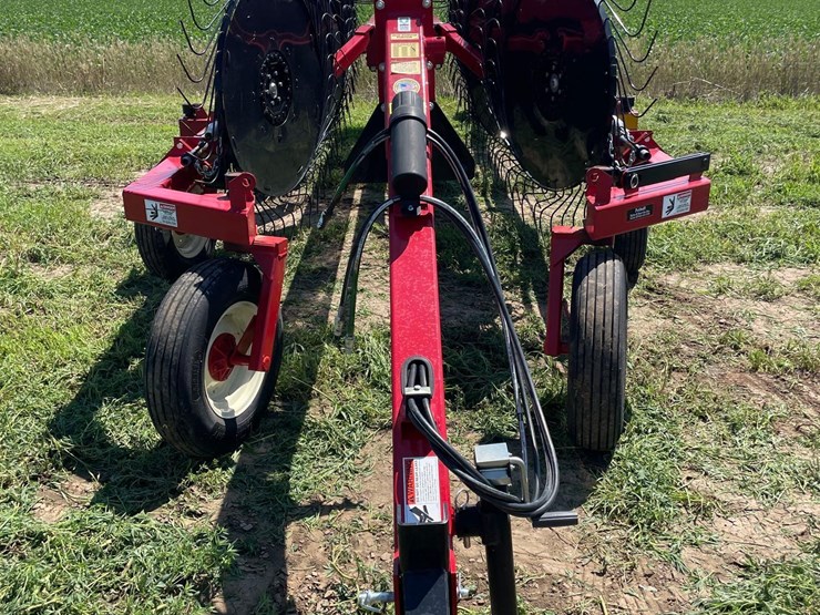 2023-h&s-14-wheel-v-rake-1-owner-image-2