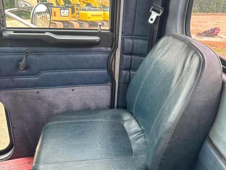 2001-peterbilt-378-image-30