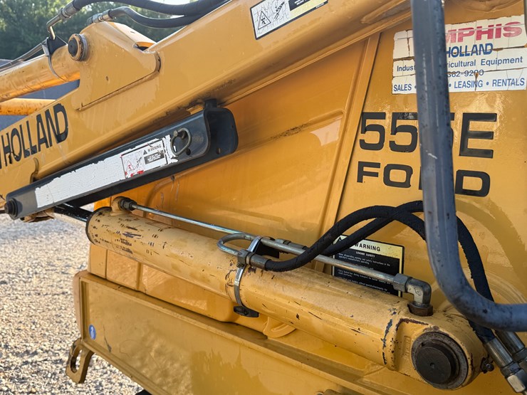 new-holland-555e-image-38