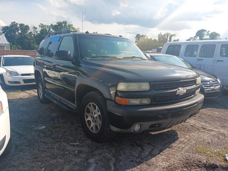 2003-chevrolet-tahoe-image-2