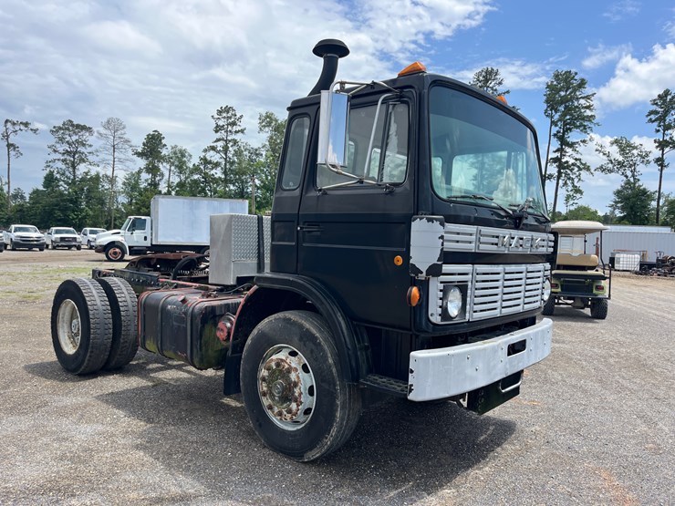 #21657-•-1984-mack-truck-image-2
