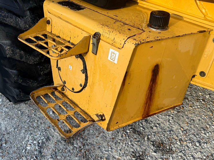 new-holland-555e-image-31