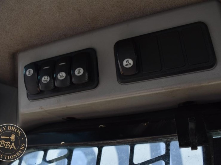 2018-caterpillar-262d-image-65