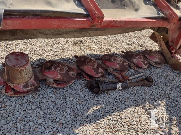 2013-new-holland-h6740-image-2