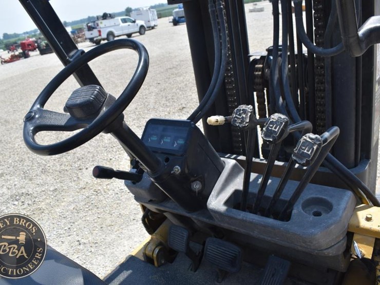 1996-caterpillar-gc30-image-24